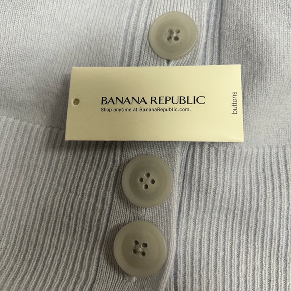 Banana Republic Cashmere 3 Button Cropped V-Neck Sweater - Size XS - Picture 5 of 6